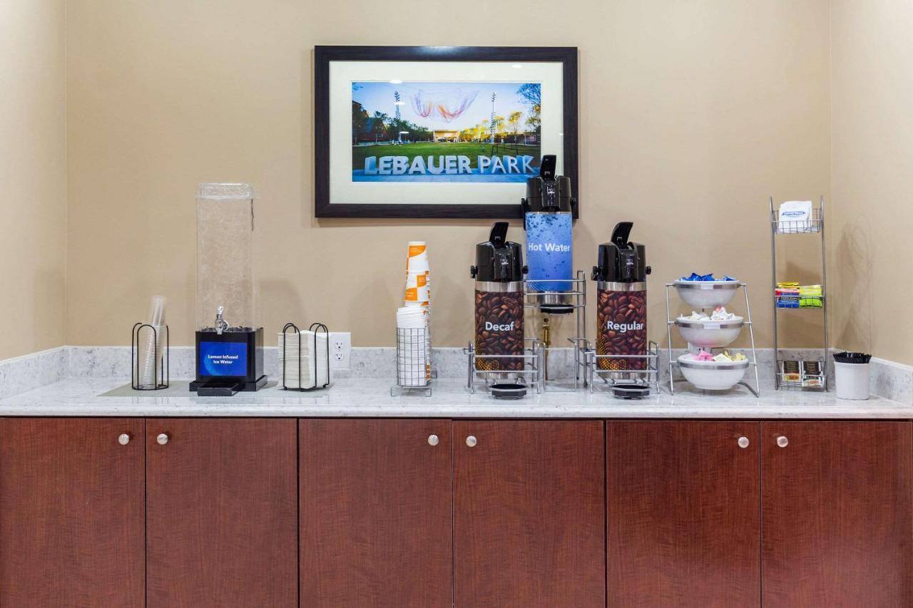 Comfort Suites Greensboro-High Point Esterno foto