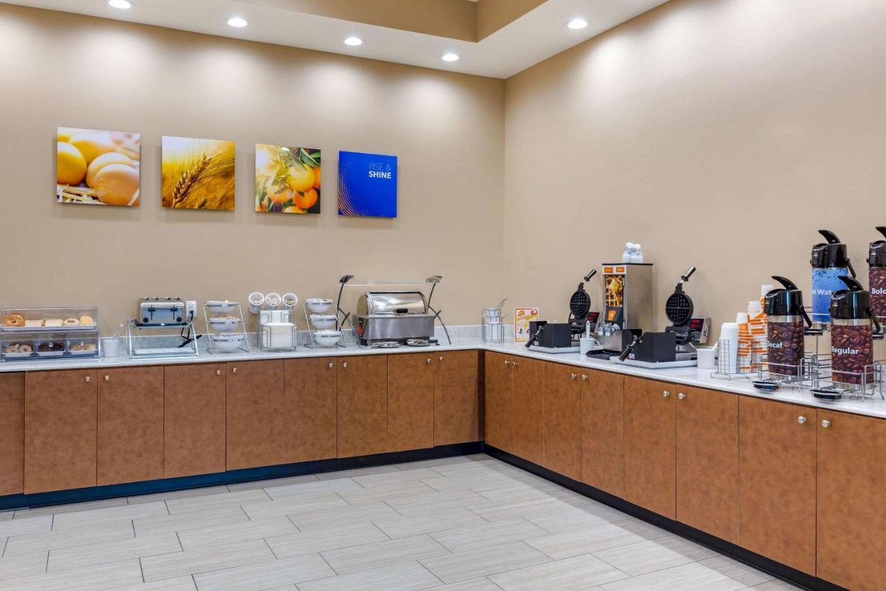 Comfort Suites Greensboro-High Point Esterno foto