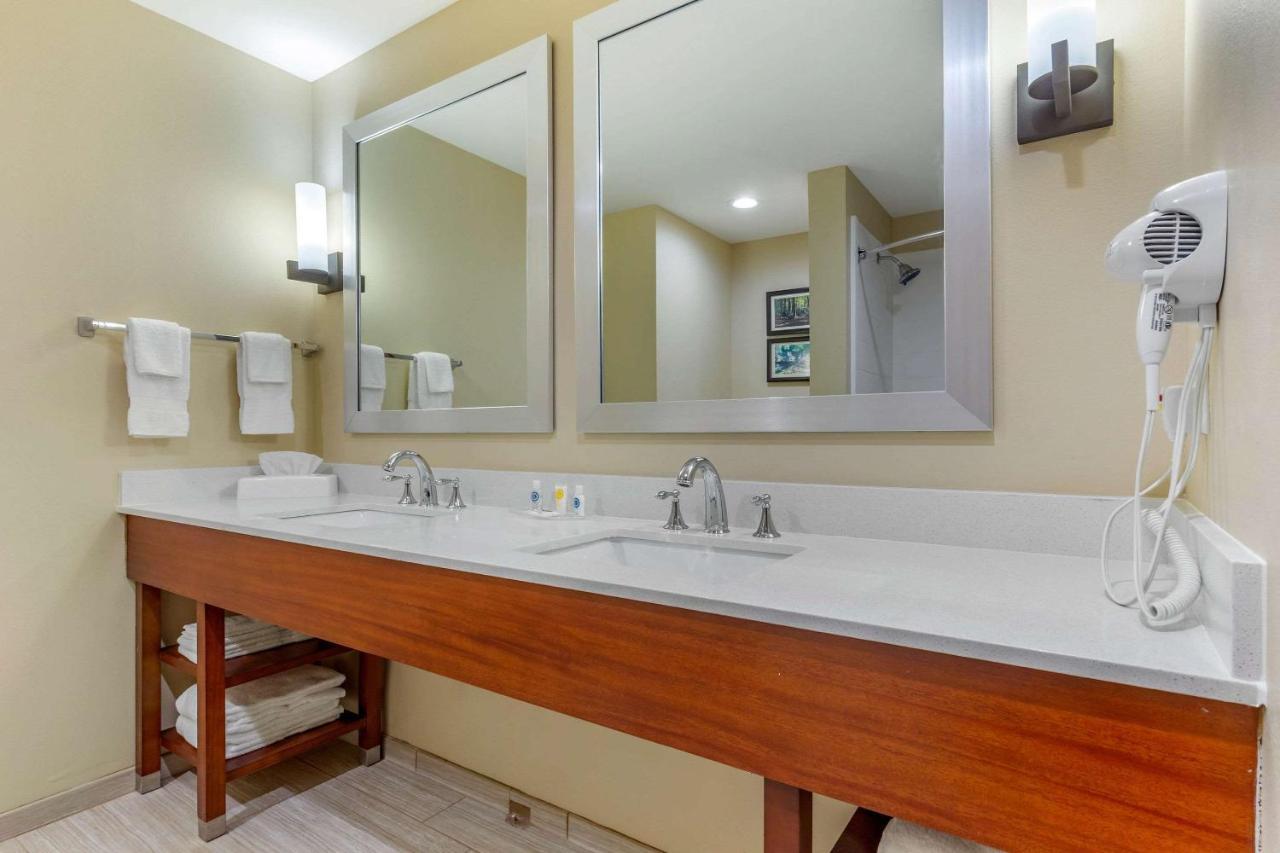 Comfort Suites Greensboro-High Point Esterno foto